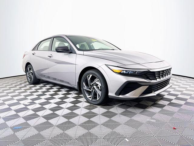 2025 Hyundai Elantra Blue - Photo 9