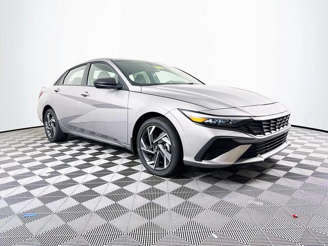 2025 Hyundai Elantra Blue - Photo 9
