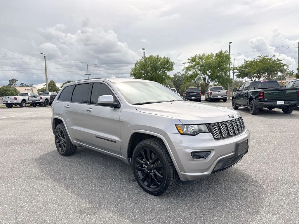 2017 Jeep Grand Cherokee Altitude's photo