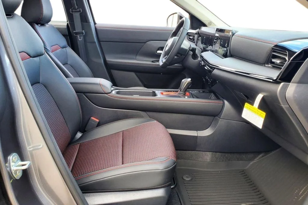 2025 Nissan Kicks SR - Photo 13