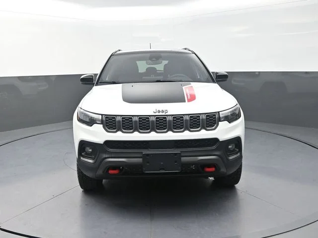 New 2026 Bright White Clear-Coat Exterior Paint Jeep Trailhawk image 4