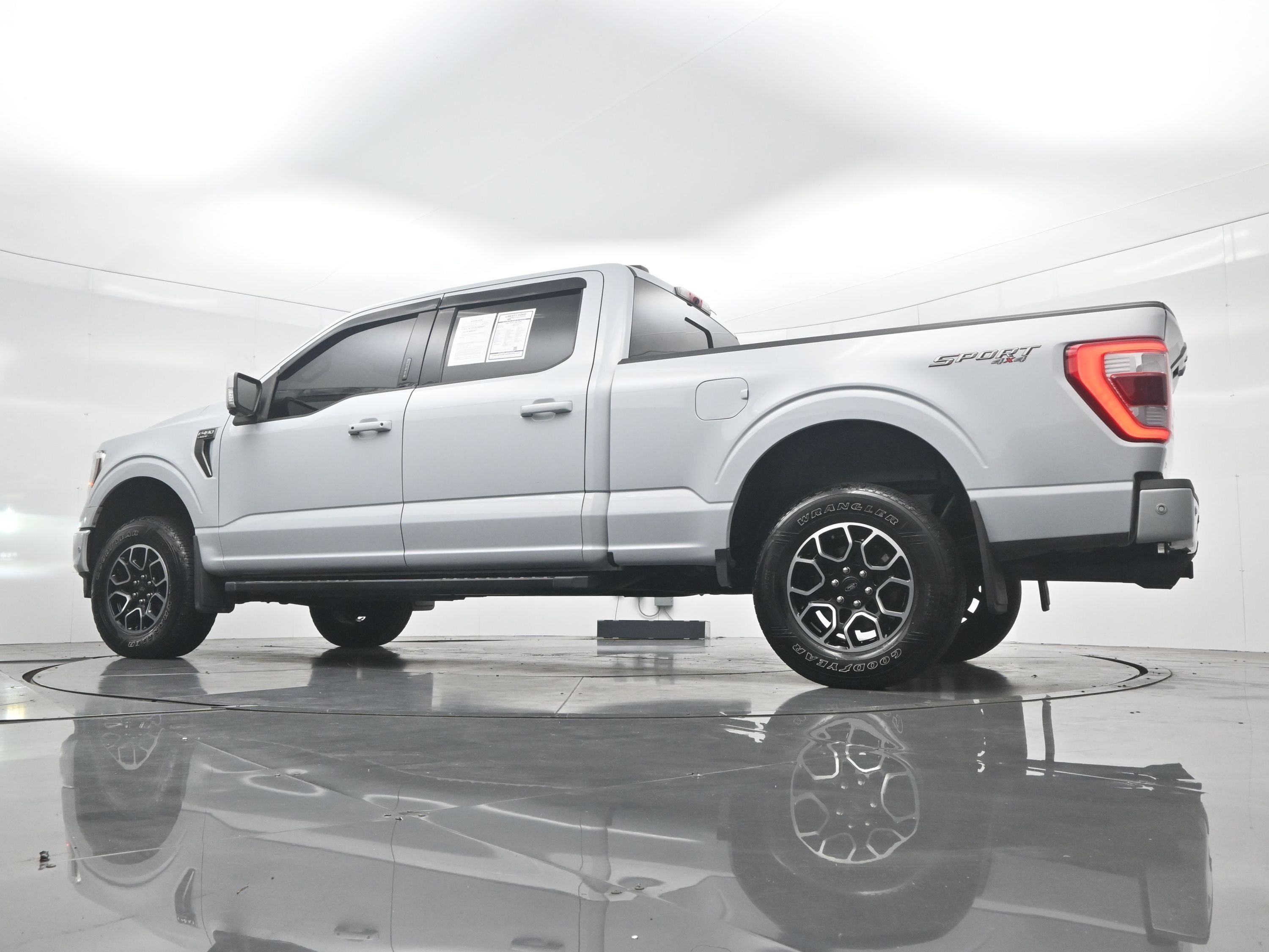 Certified Used 2021 White Metallic Ford LARIAT image 48