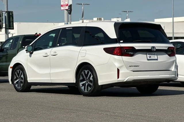 Used 2025  Honda EX-L image 6