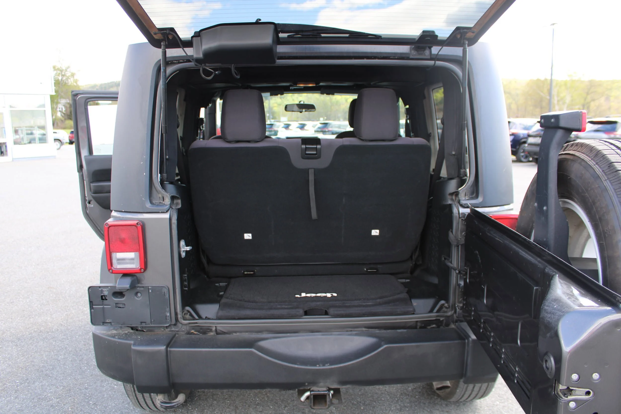 Used 2017 Granite Crystal Metallic Clearcoat Jeep Sport image 8