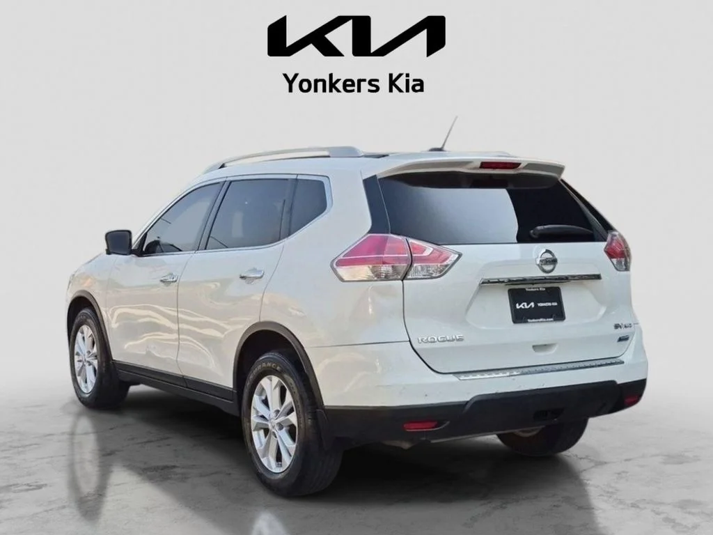 Used 2014 White Nissan SV image 7
