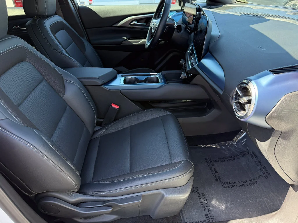 Used 2024 Summit White Chevrolet 2LT image 15