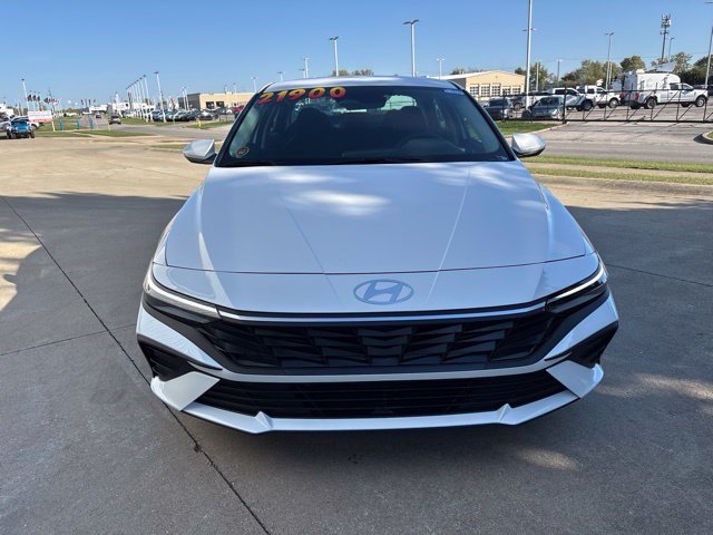 New 2026 Serenity White Hyundai SE image 3