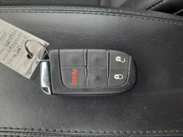 Used 2024 Silver Jeep Latitude image 10