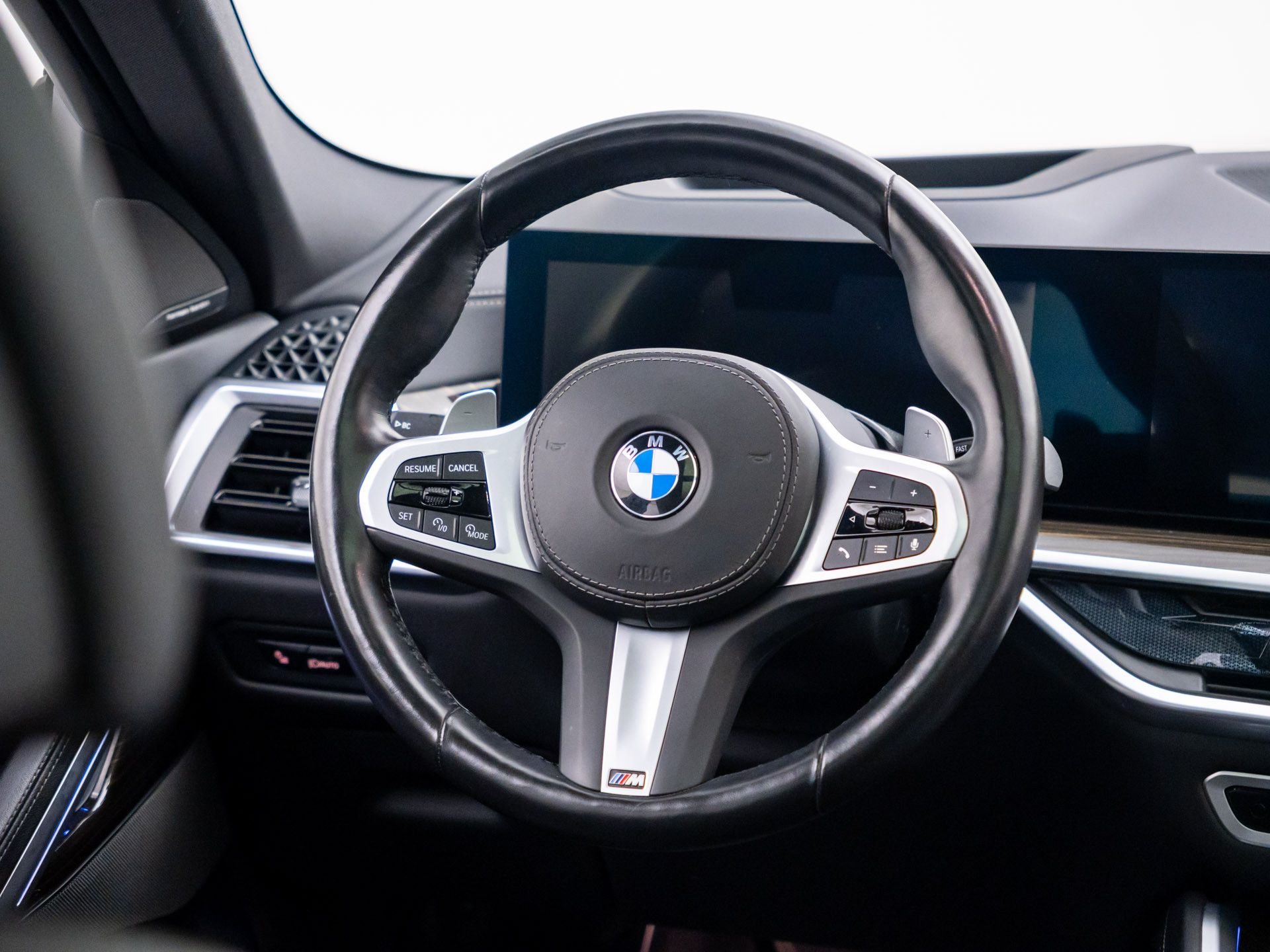 Used 2025 Black BMW xDrive40i image 11