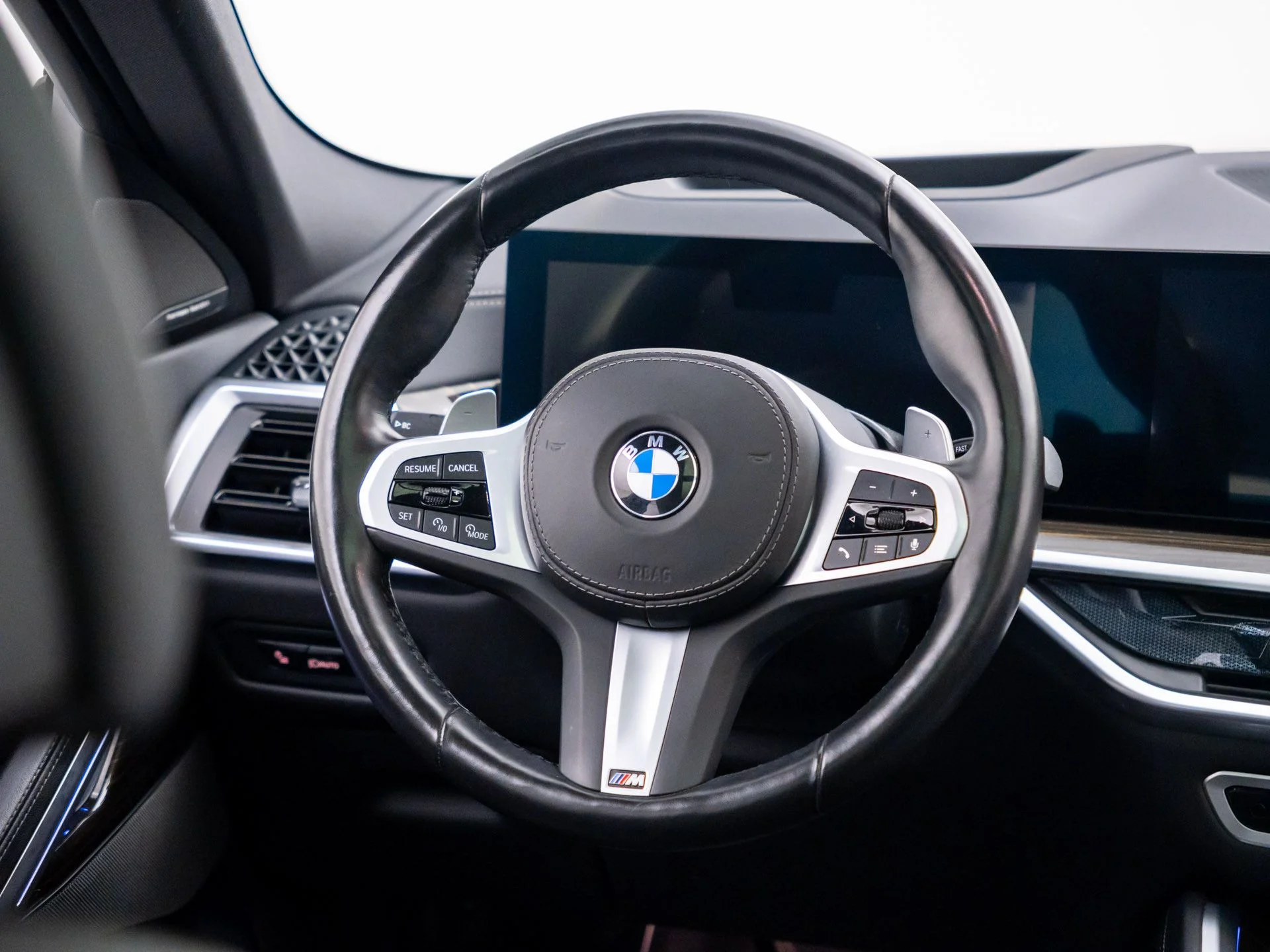 Used 2025 Black BMW xDrive40i image 11