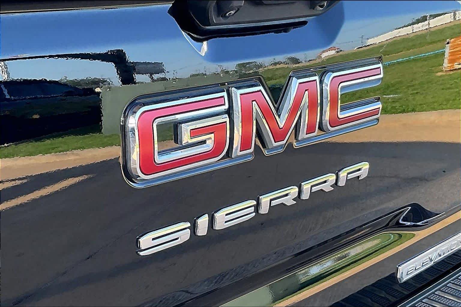 Used 2024 Onyx Black GMC Elevation image 27