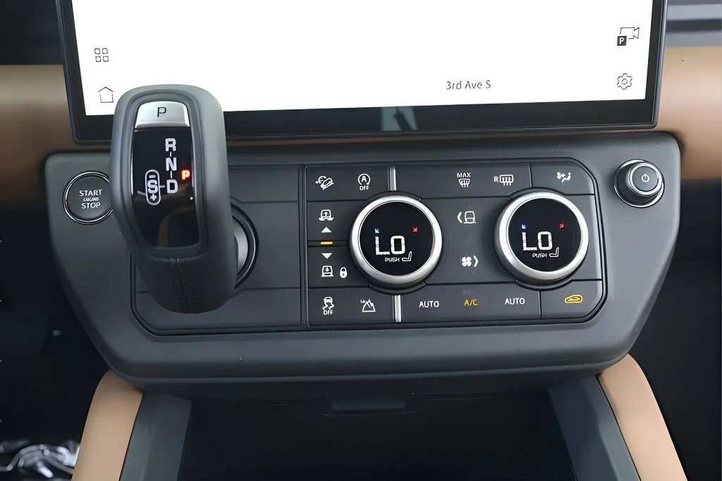 New 2026 Woolstone Green Land Rover X-Dynamic SE image 25