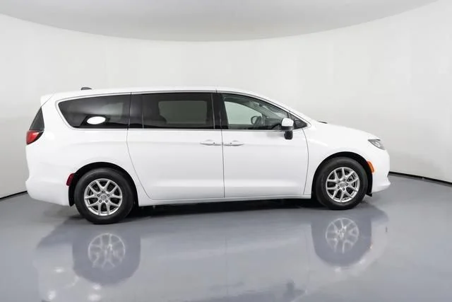 Used 2023 White Chrysler Touring L image 10