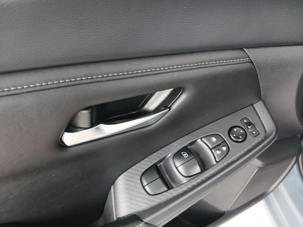 Used 2025 Gray Nissan SV image 28