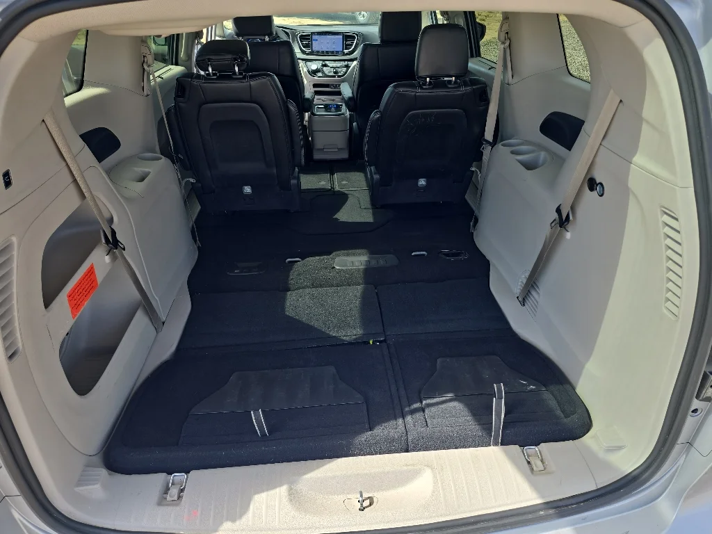 Used 2024 Silver Chrysler Touring L image 36