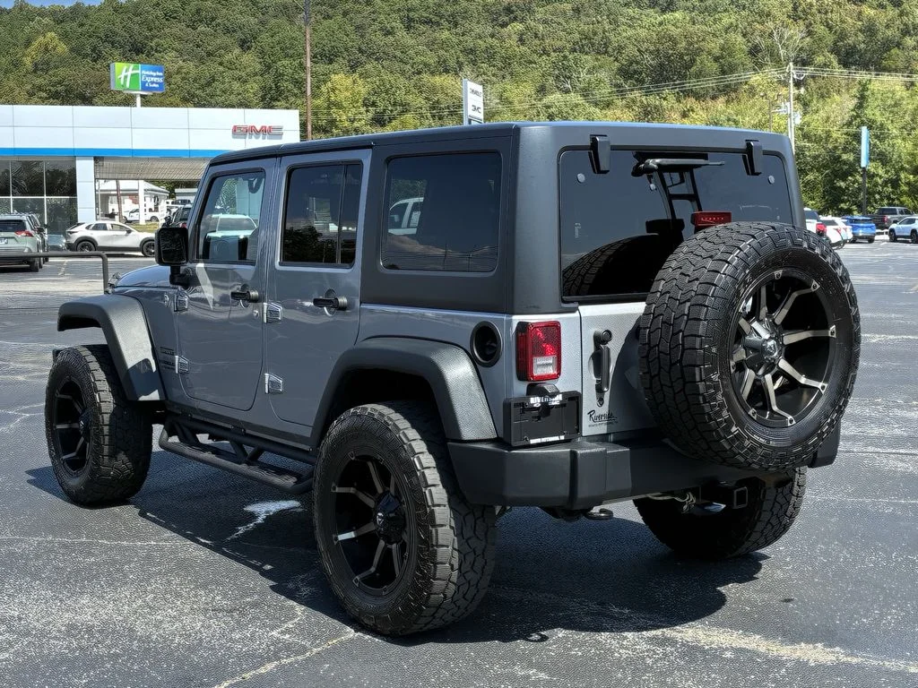 Used 2015 Silver Jeep Unlimited Sport image 9