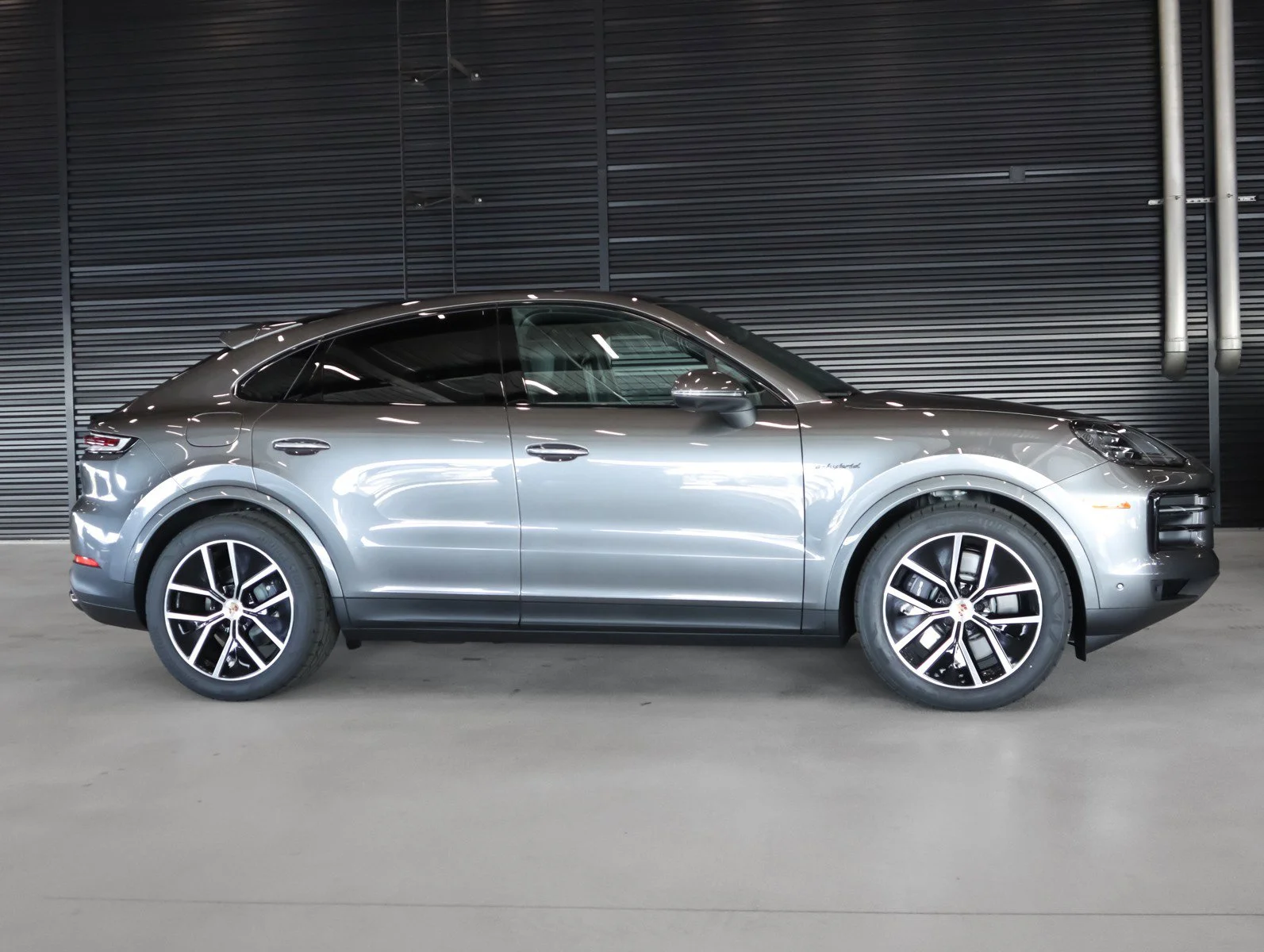 New 2026 Quartzite Grey Metallic Porsche E-Hybrid Coupe image 11