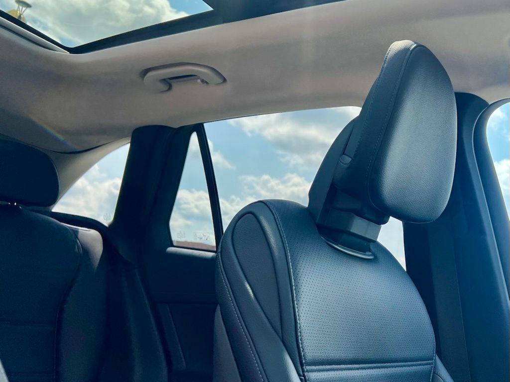 Certified Used 2023  Mercedes-Benz GLC 300 image 18