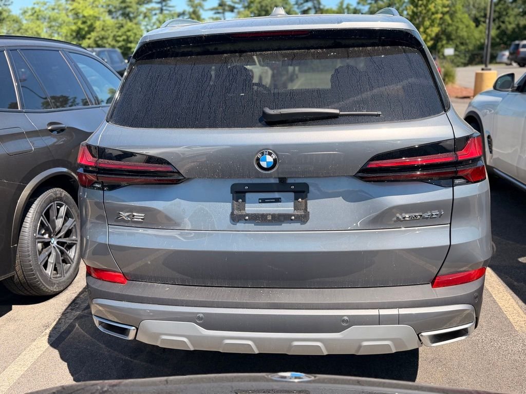 New 2026 Skyscraper Grey Metallic BMW xDrive40i image 4