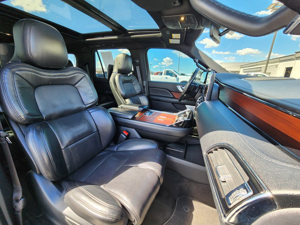 Used 2020 Infinite Black Lincoln Reserve image 14