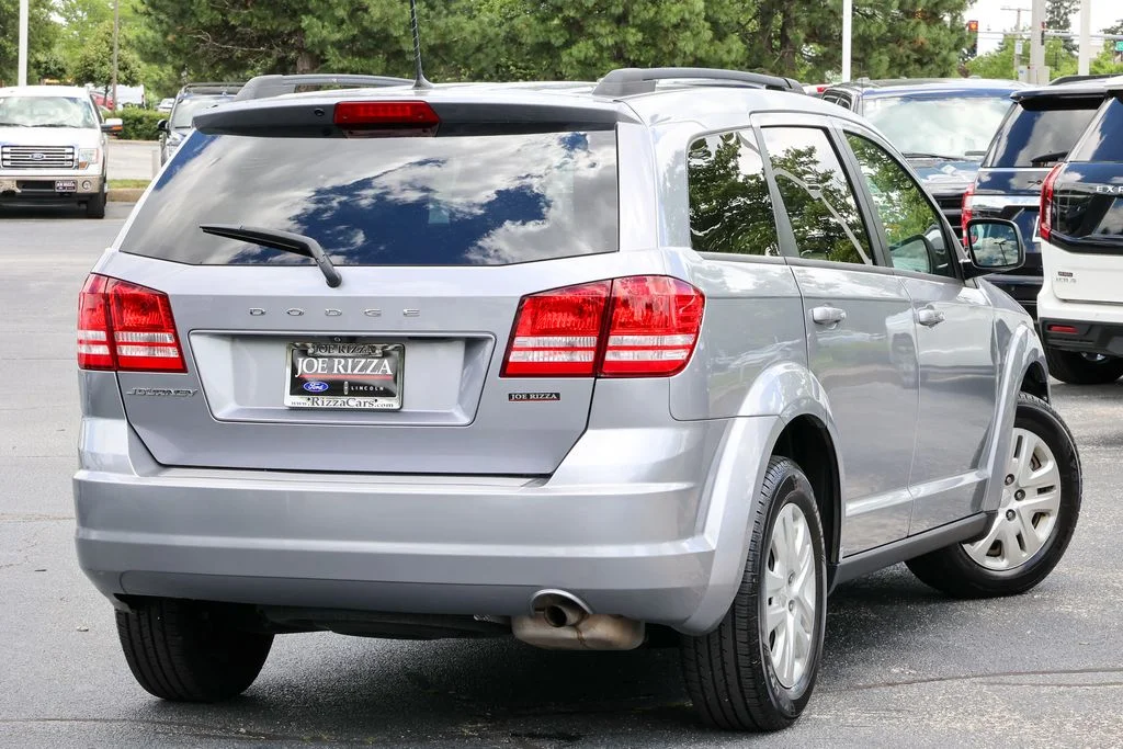 Used 2018 Silver Dodge SE image 19