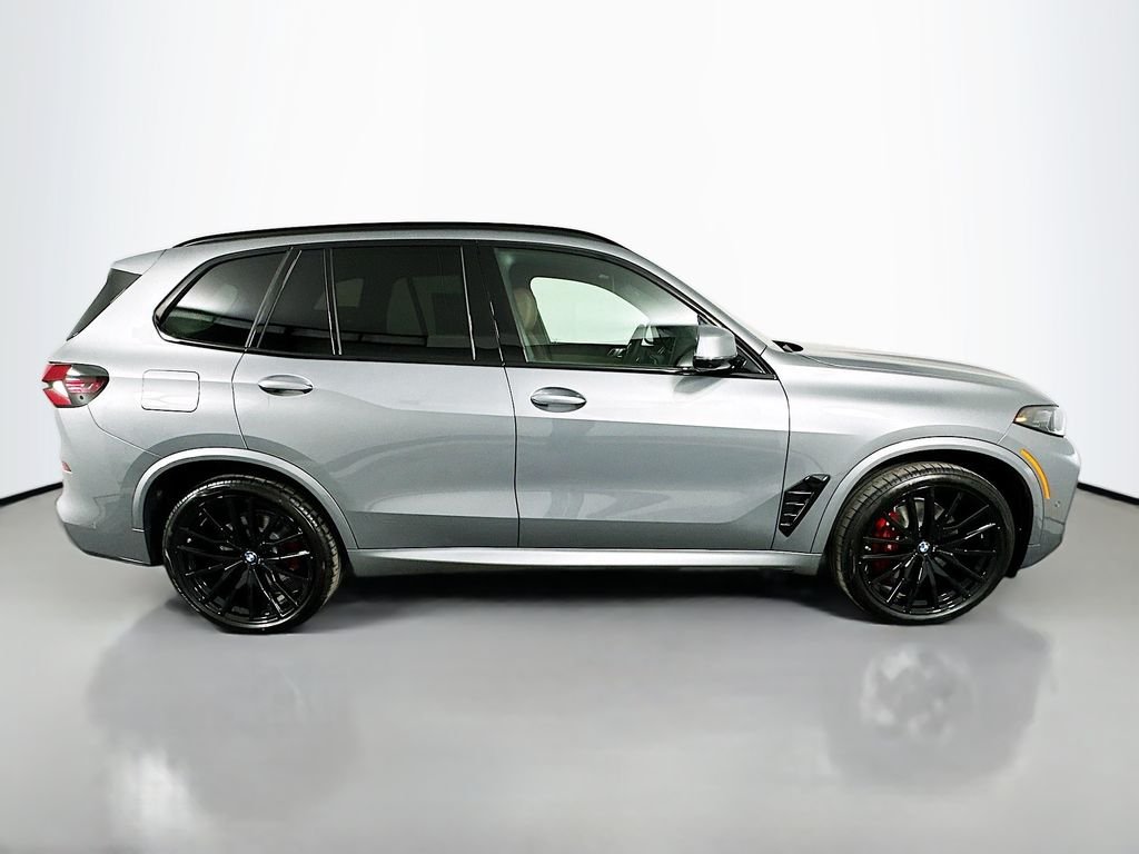 Used 2026 Skyscraper Grey Metallic BMW xDrive40i image 4