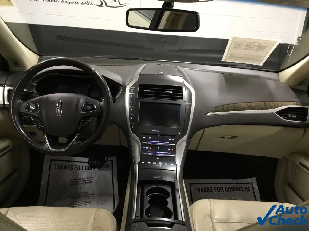 Used 2015 Silver Lincoln Base image 27