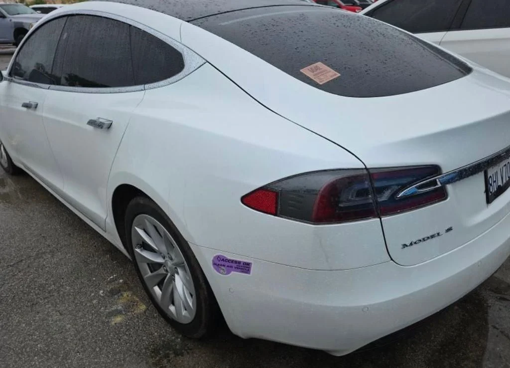 Used 2018 White Tesla 75D image 9