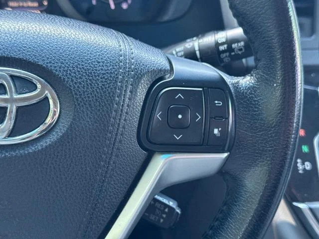 Used 2015 Shoreline Blue Pearl Toyota  image 19