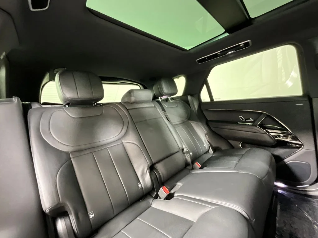 Used 2023 Gray Land Rover SE Dynamic image 22