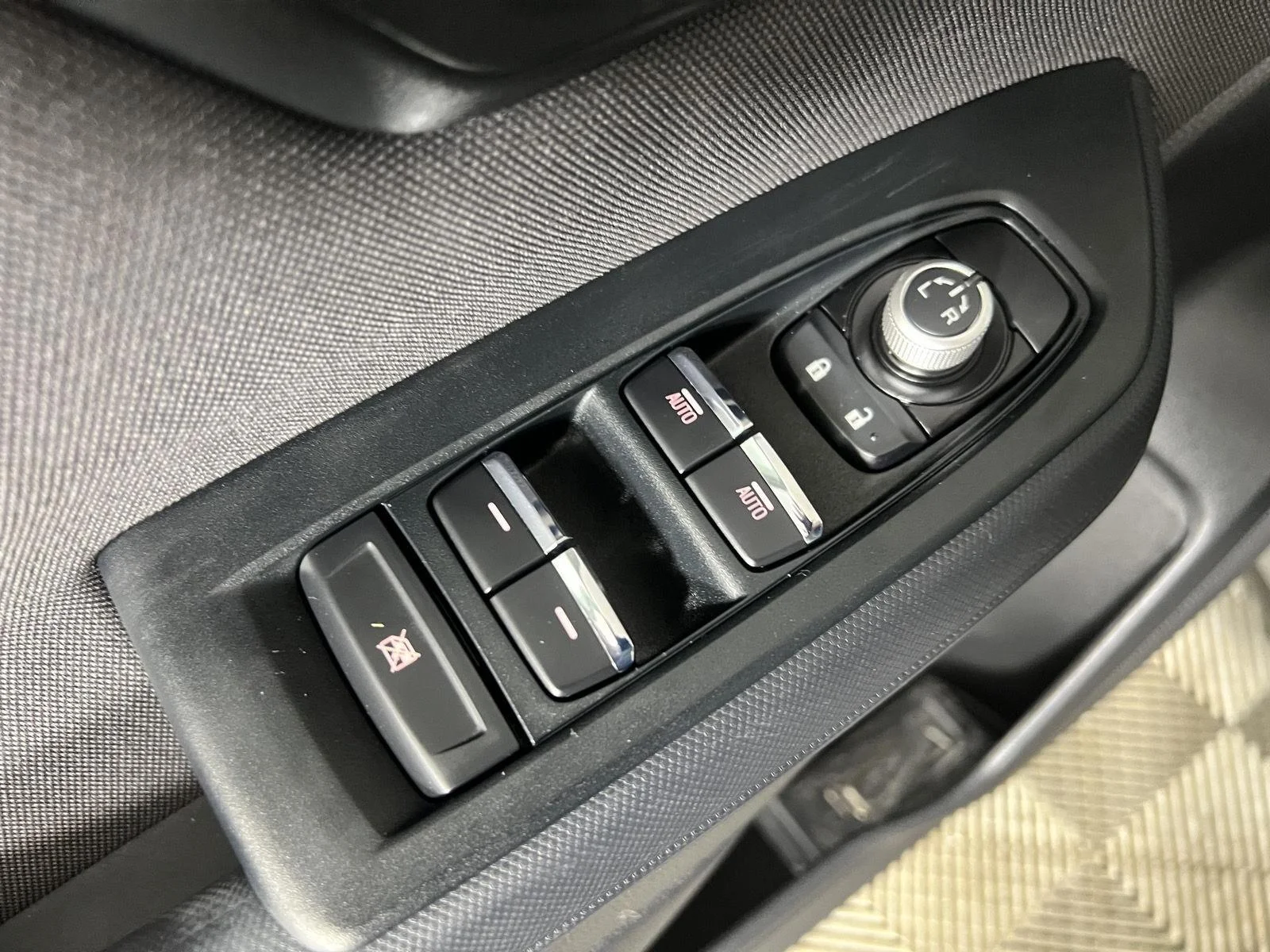 Used 2025 River Rock Pearl Subaru Premium image 36