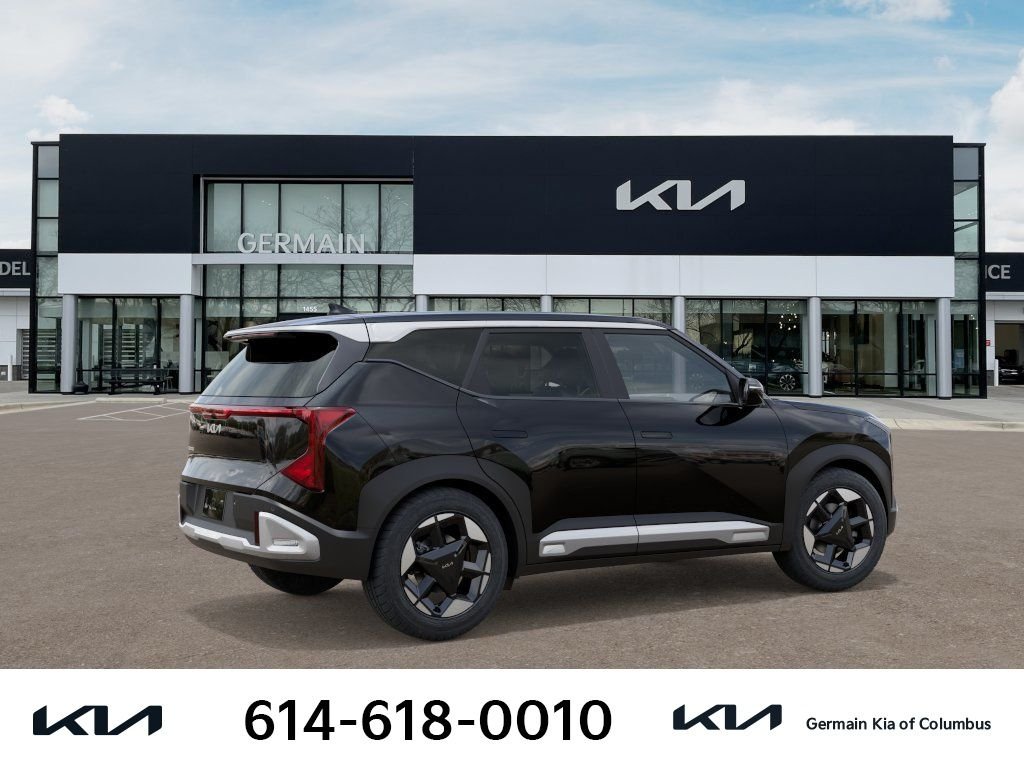 New 2027 Black Kia S image 9