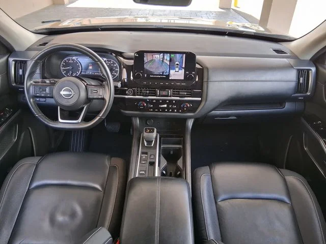 Used 2023 Gray Nissan SL image 9