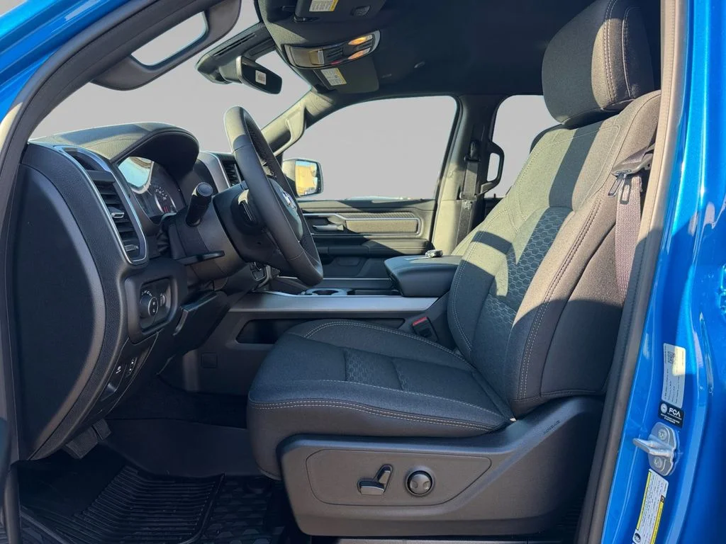 New 2026 Hydro Blue Pearl-Coat Exterior Paint RAM Big Horn/Lone Star image 11