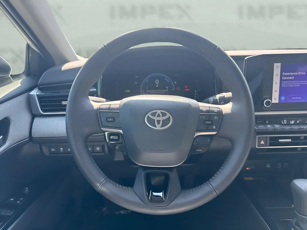 Used 2025 White Toyota LE image 16