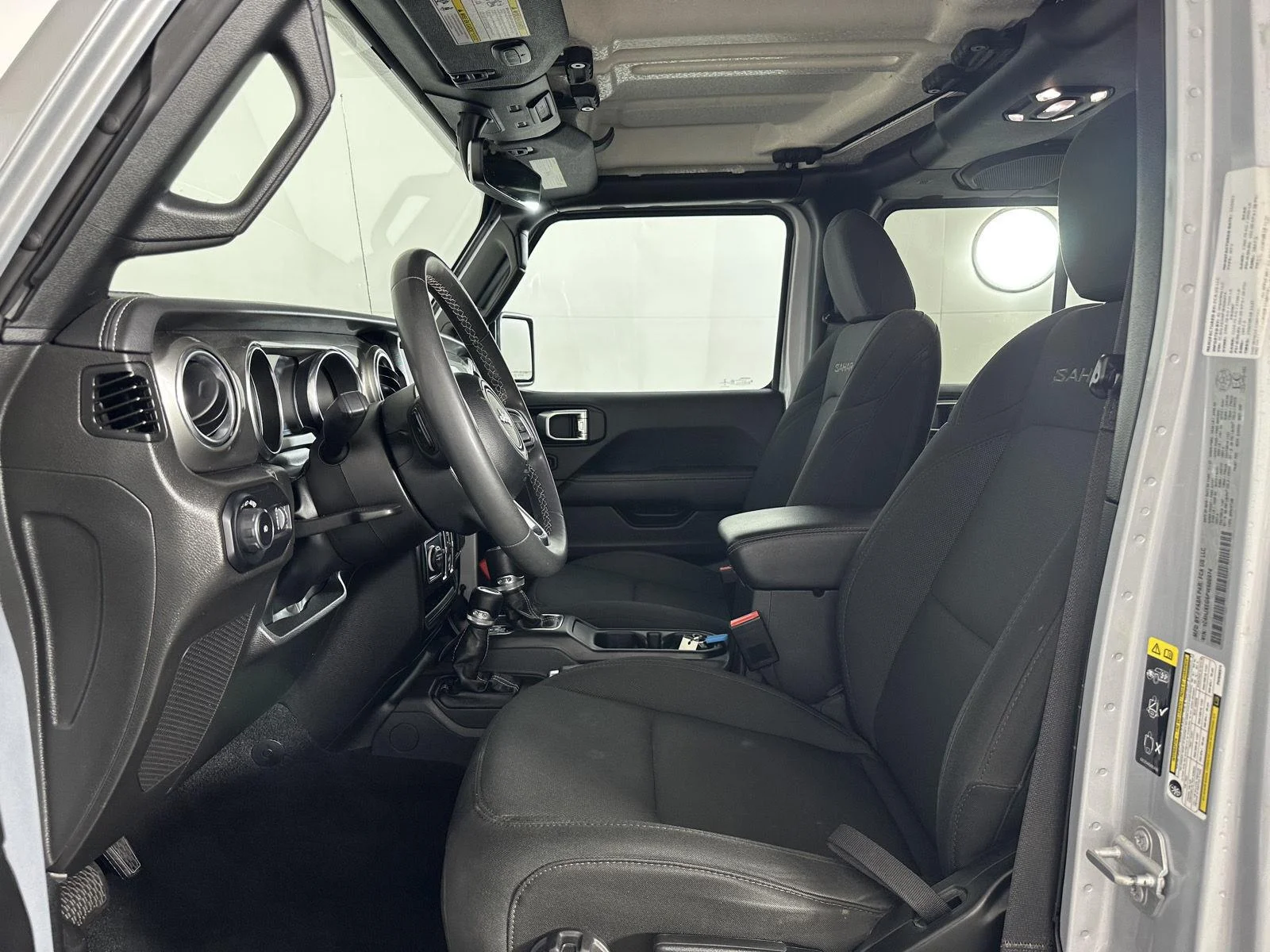 Used 2023 Silver Zynith Jeep Sahara image 14