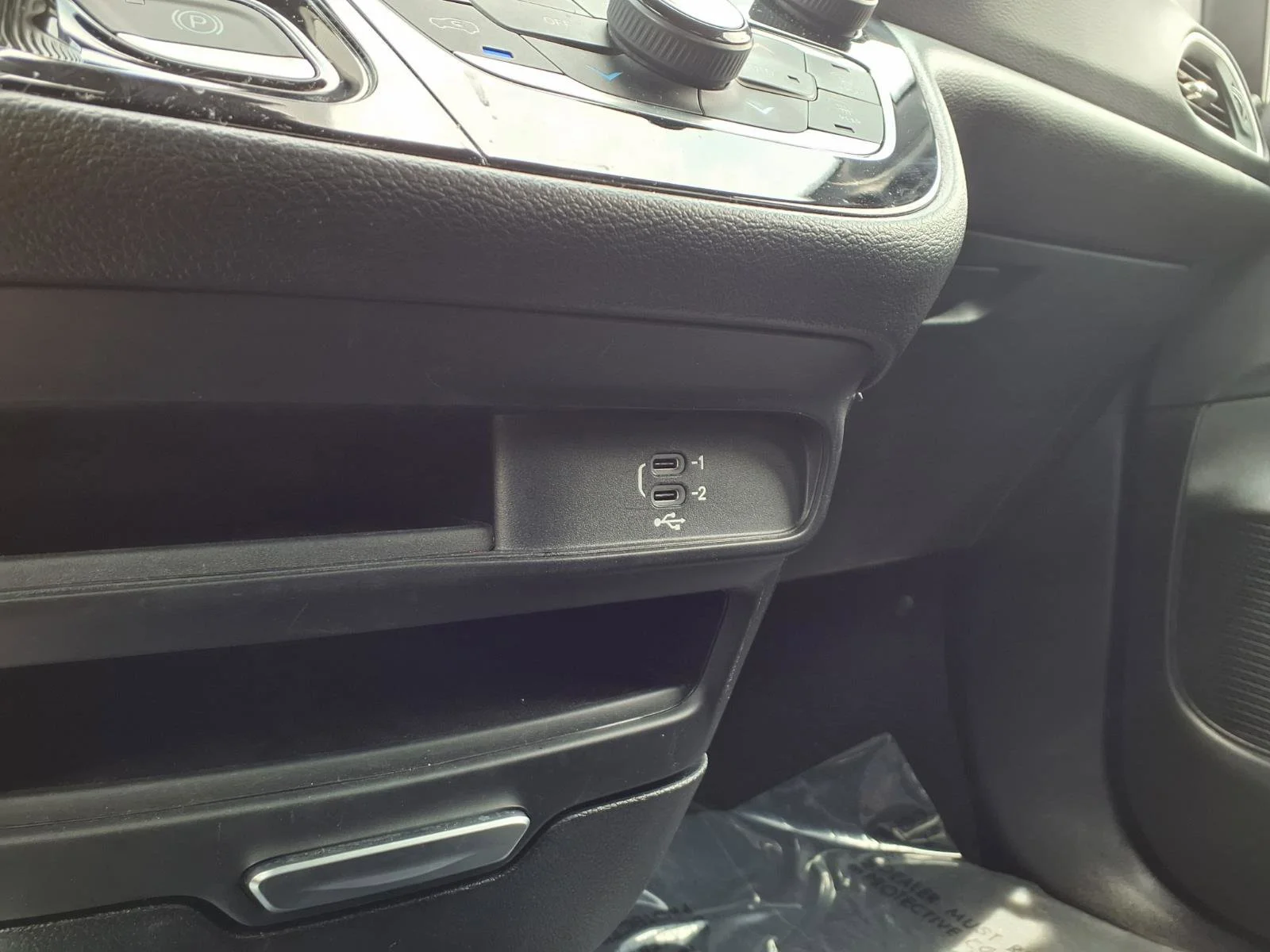 Used 2026 Silver Mist Clearcoat Chrysler Select image 7