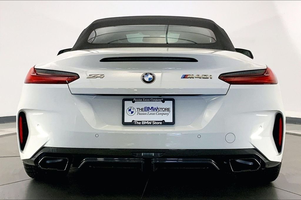 Certified Used 2023 Alpine White BMW  image 3