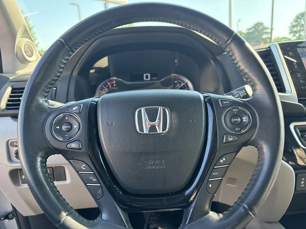 Used 2017  Honda Touring image 20