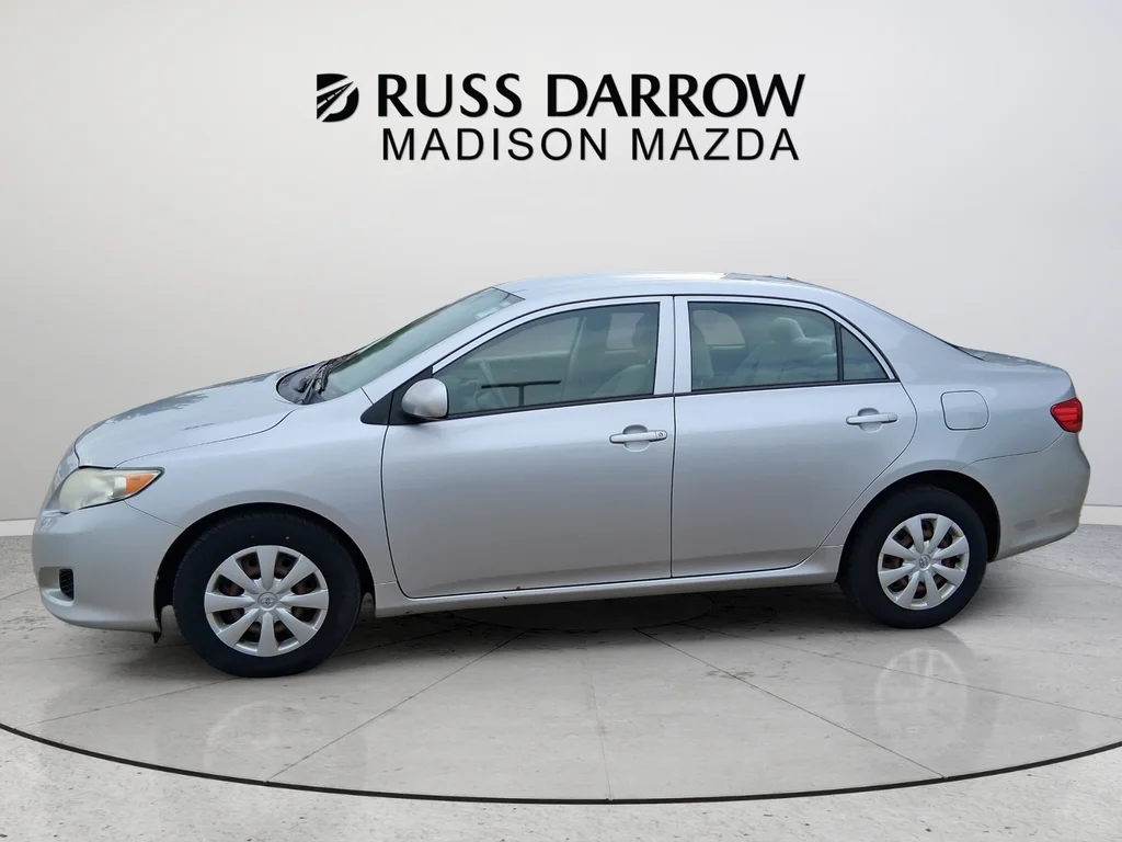 Used 2009 Silver Toyota LE image 2