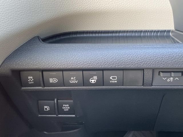 New 2026 Wind Chill Pearl Toyota Platinum image 19