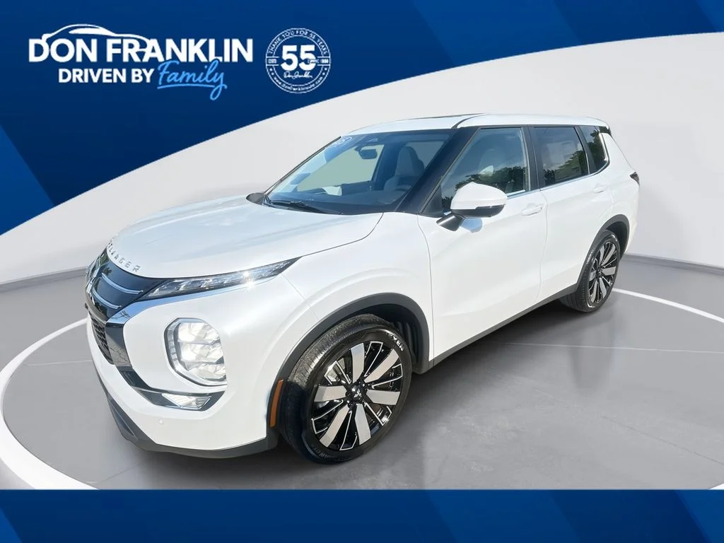 2025 Mitsubishi Outlander SE 2WD's photo