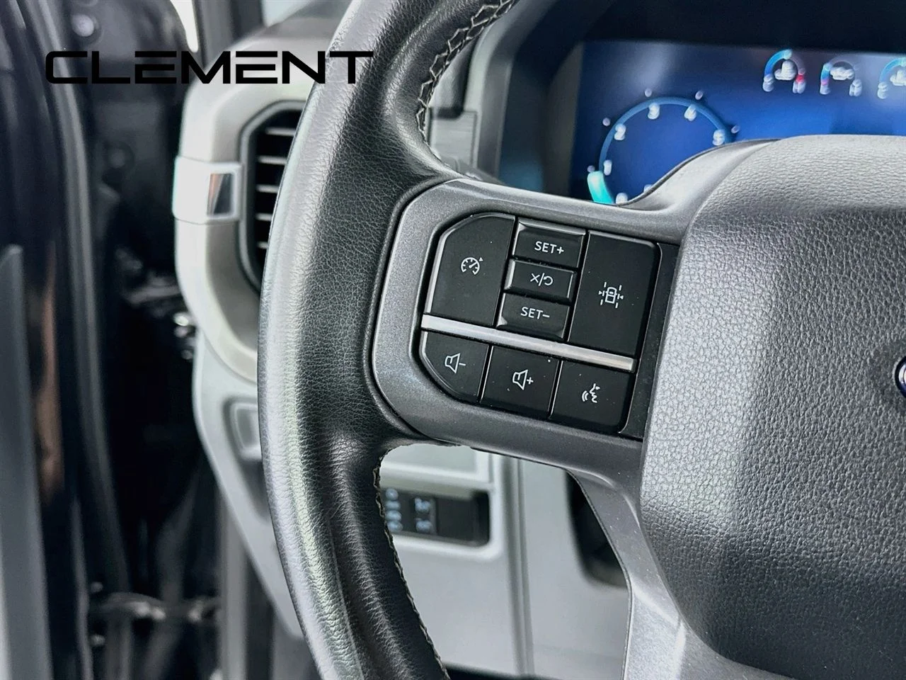 Used 2024 Black Ford XLT image 16