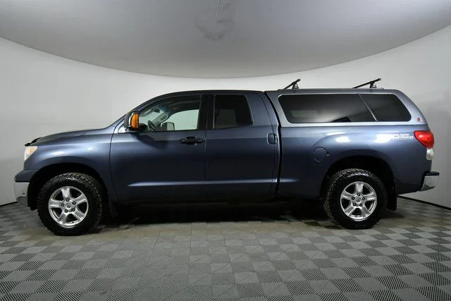 Used 2009 Blue Toyota SR5 image 16