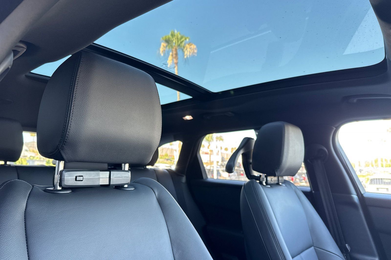 Certified Used 2026 White Land Rover Dynamic SE image 18
