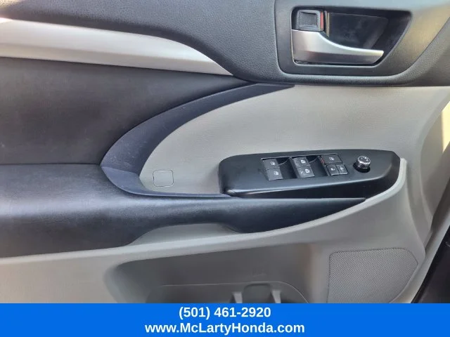 Used 2018 Blizzard Pearl Toyota XLE image 36