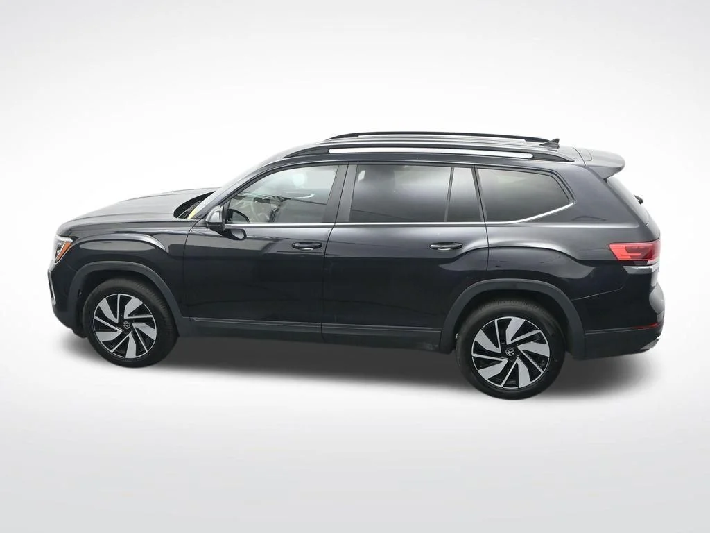 Certified Used 2024 Deep Black Pearl Effect Volkswagen 2.0T SE w/Technology image 30