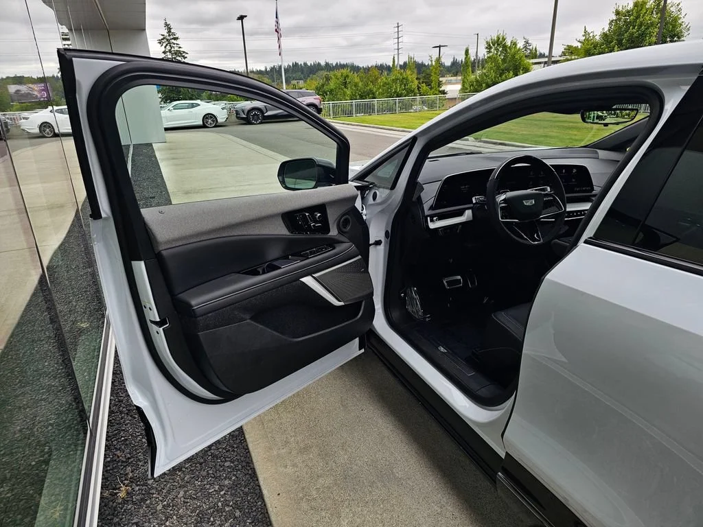 New 2026 Vibrant White Tricoat Cadillac Sport image 18