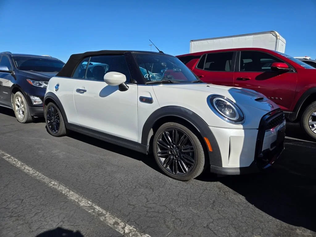 Used 2024 White MINI Cooper S image 1