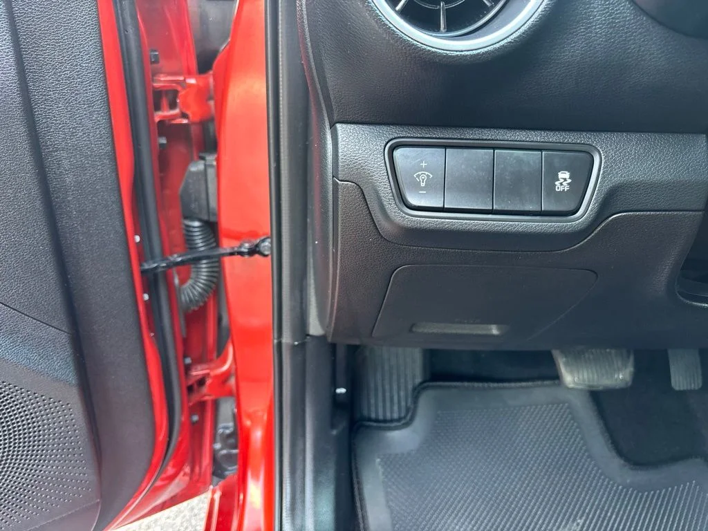 Used 2023 Red Kia LXS image 11